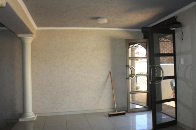 To Let 4 Bedroom Property for Rent in Clayville Gauteng