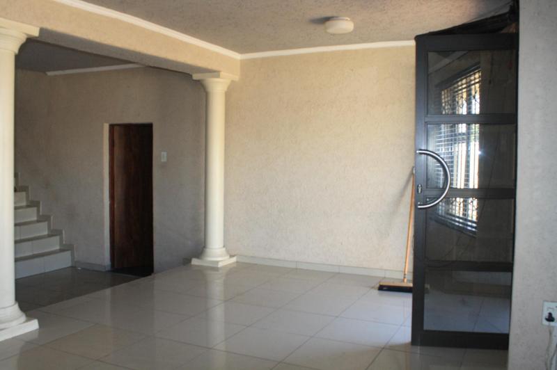 To Let 4 Bedroom Property for Rent in Clayville Gauteng