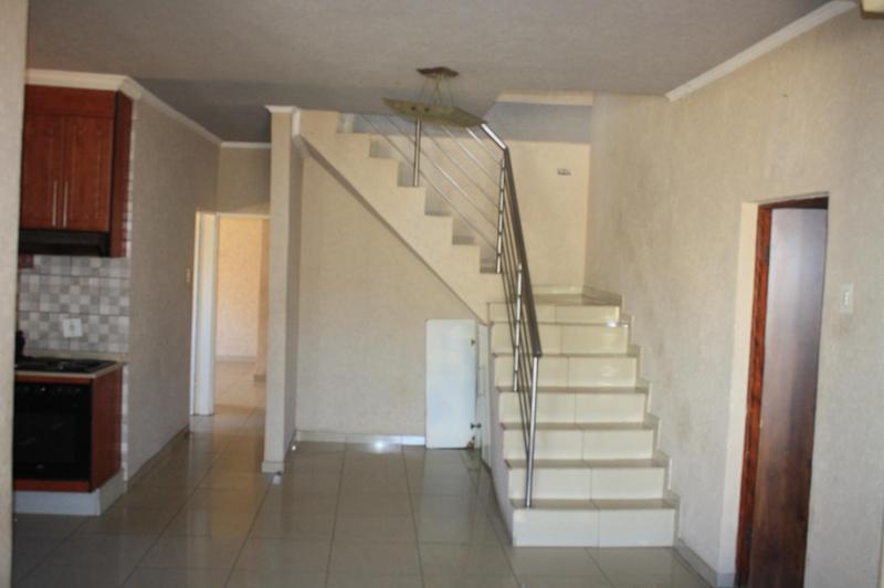 To Let 4 Bedroom Property for Rent in Clayville Gauteng