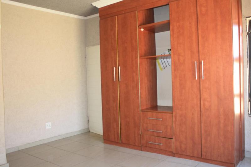 To Let 4 Bedroom Property for Rent in Clayville Gauteng