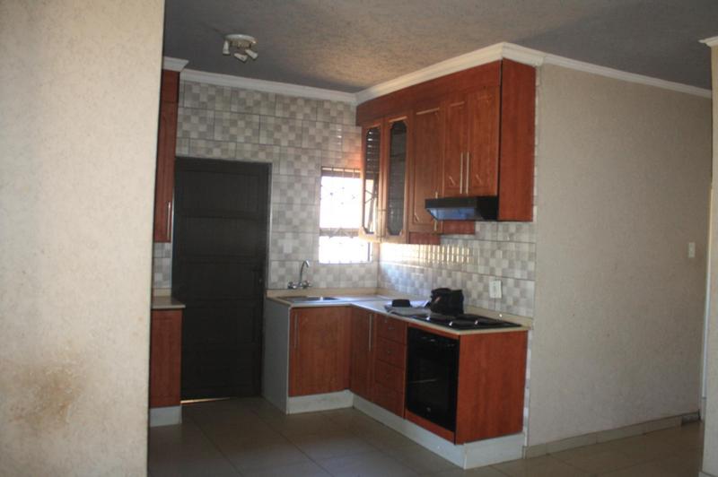 To Let 4 Bedroom Property for Rent in Clayville Gauteng