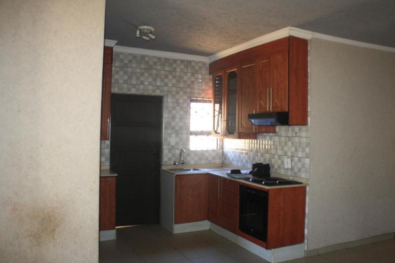 To Let 4 Bedroom Property for Rent in Clayville Gauteng