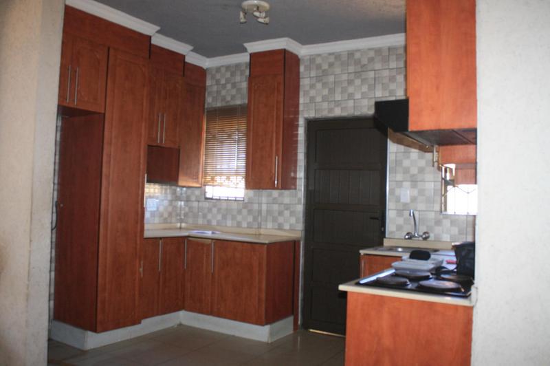 To Let 4 Bedroom Property for Rent in Clayville Gauteng