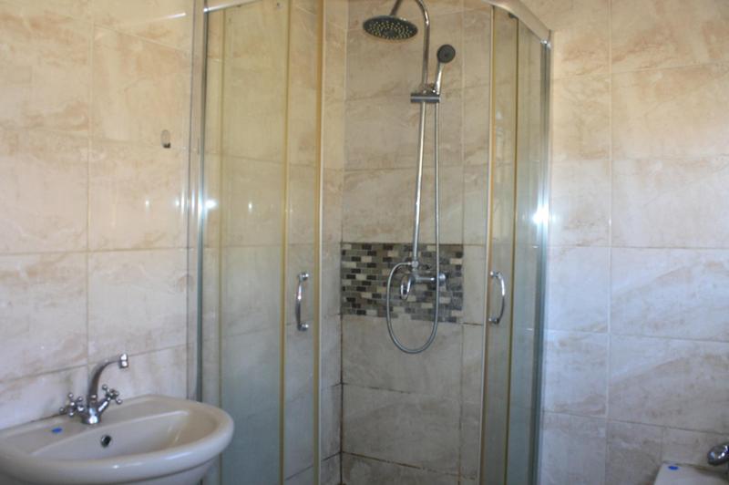 To Let 4 Bedroom Property for Rent in Clayville Gauteng