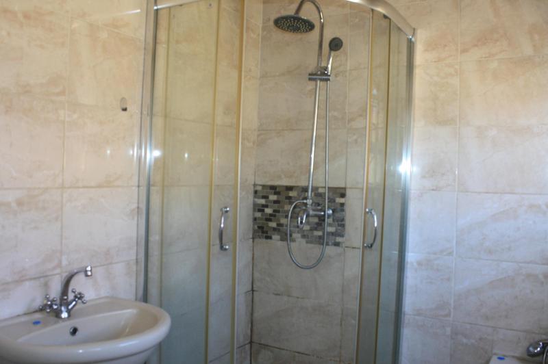 To Let 4 Bedroom Property for Rent in Clayville Gauteng