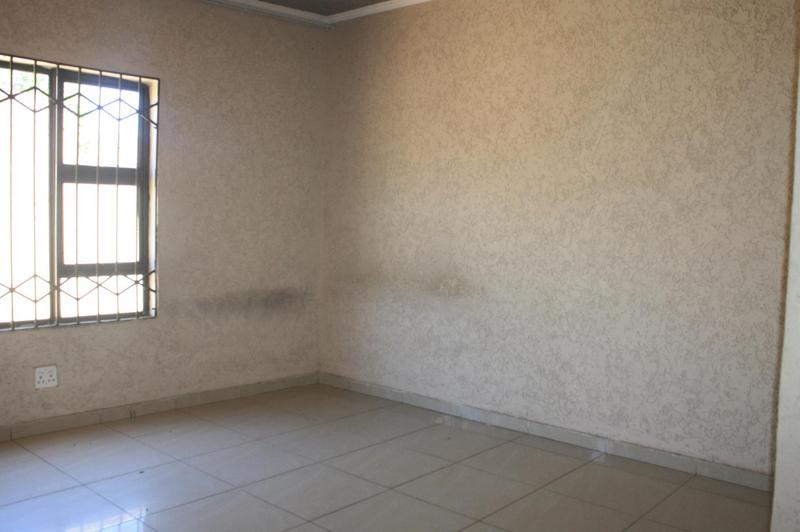 To Let 4 Bedroom Property for Rent in Clayville Gauteng