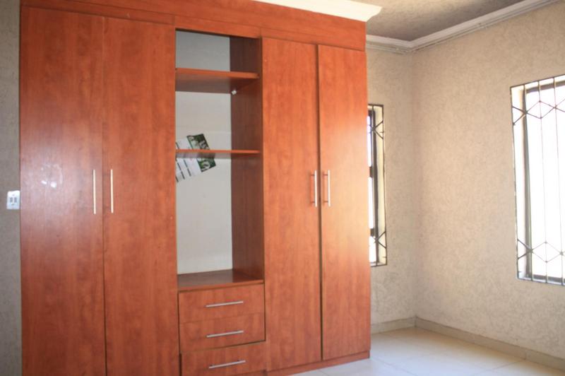 To Let 4 Bedroom Property for Rent in Clayville Gauteng