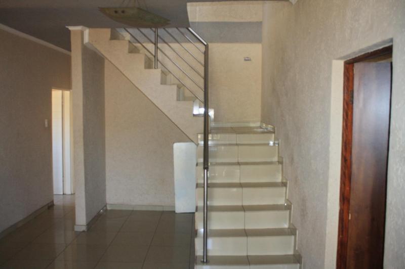 To Let 4 Bedroom Property for Rent in Clayville Gauteng