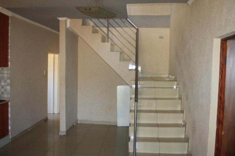 To Let 4 Bedroom Property for Rent in Clayville Gauteng