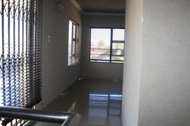 To Let 4 Bedroom Property for Rent in Clayville Gauteng
