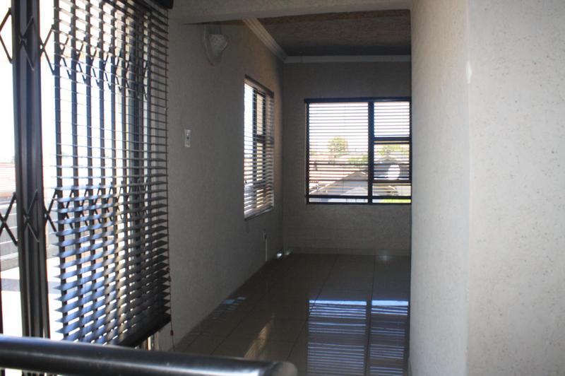 To Let 4 Bedroom Property for Rent in Clayville Gauteng