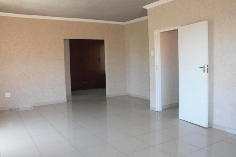 To Let 4 Bedroom Property for Rent in Clayville Gauteng