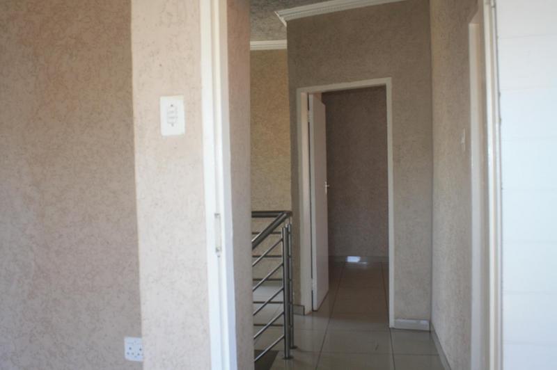 To Let 4 Bedroom Property for Rent in Clayville Gauteng