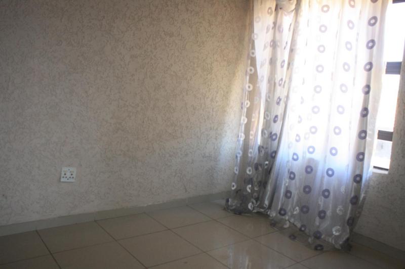 To Let 4 Bedroom Property for Rent in Clayville Gauteng