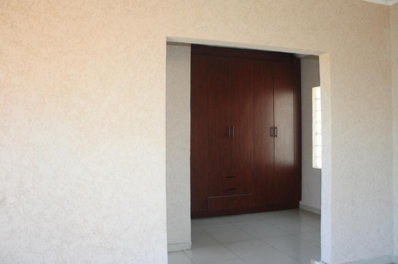To Let 4 Bedroom Property for Rent in Clayville Gauteng