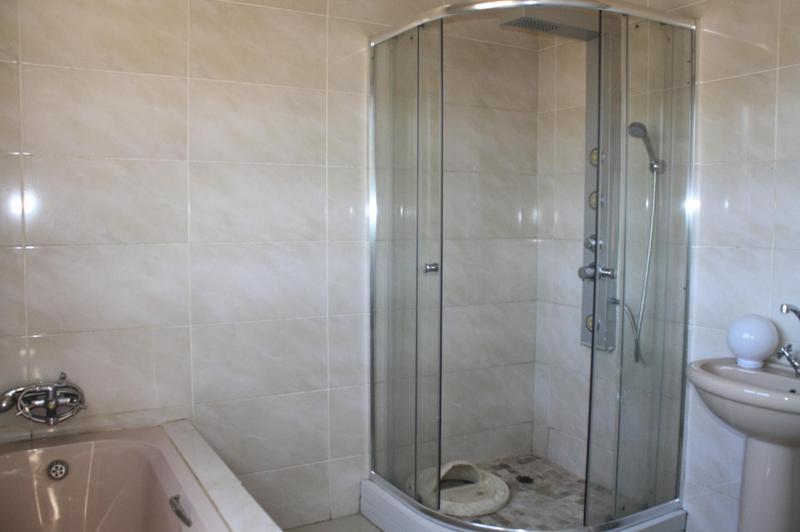 To Let 4 Bedroom Property for Rent in Clayville Gauteng