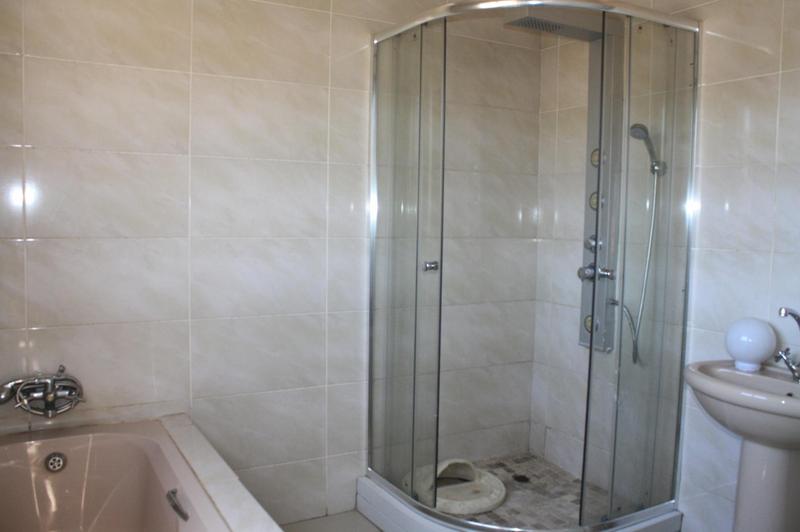 To Let 4 Bedroom Property for Rent in Clayville Gauteng