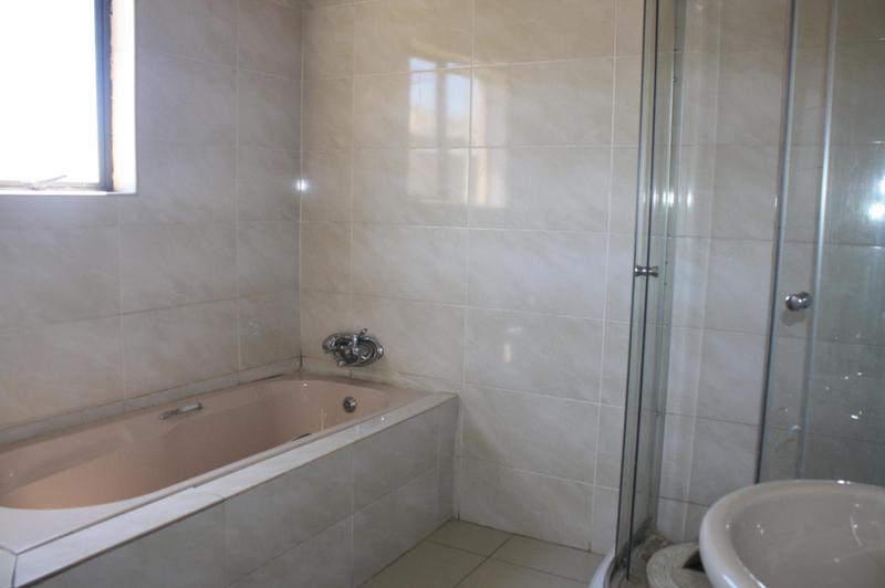 To Let 4 Bedroom Property for Rent in Clayville Gauteng