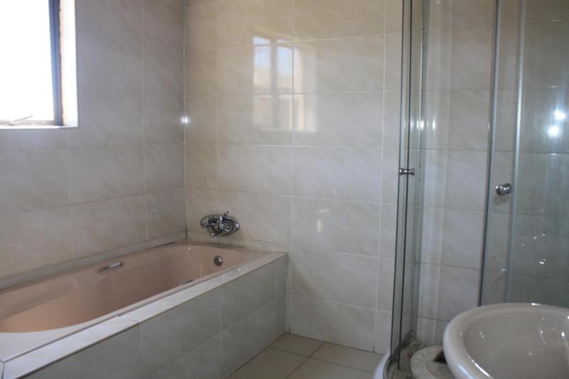To Let 4 Bedroom Property for Rent in Clayville Gauteng