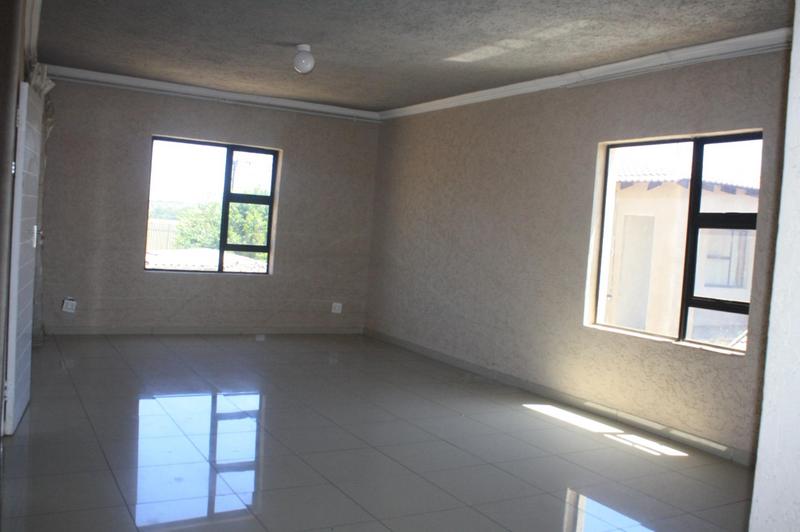To Let 4 Bedroom Property for Rent in Clayville Gauteng