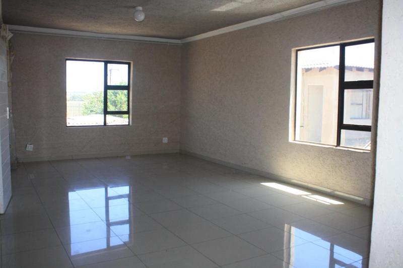 To Let 4 Bedroom Property for Rent in Clayville Gauteng