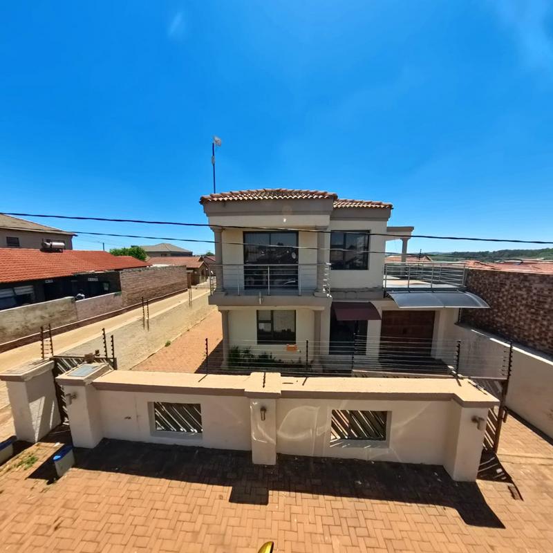 To Let 4 Bedroom Property for Rent in Clayville Gauteng