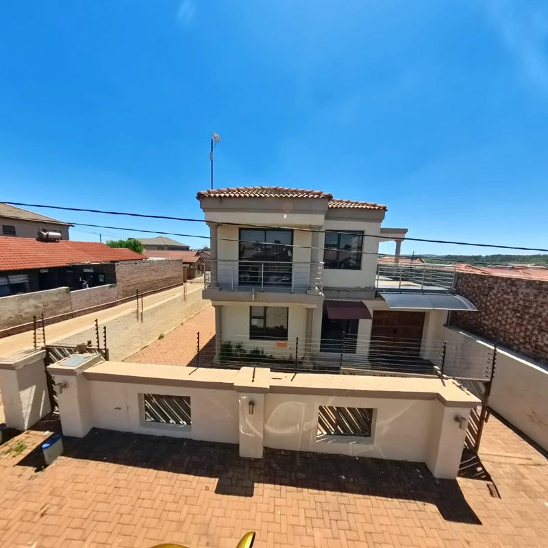 To Let 4 Bedroom Property for Rent in Clayville Gauteng