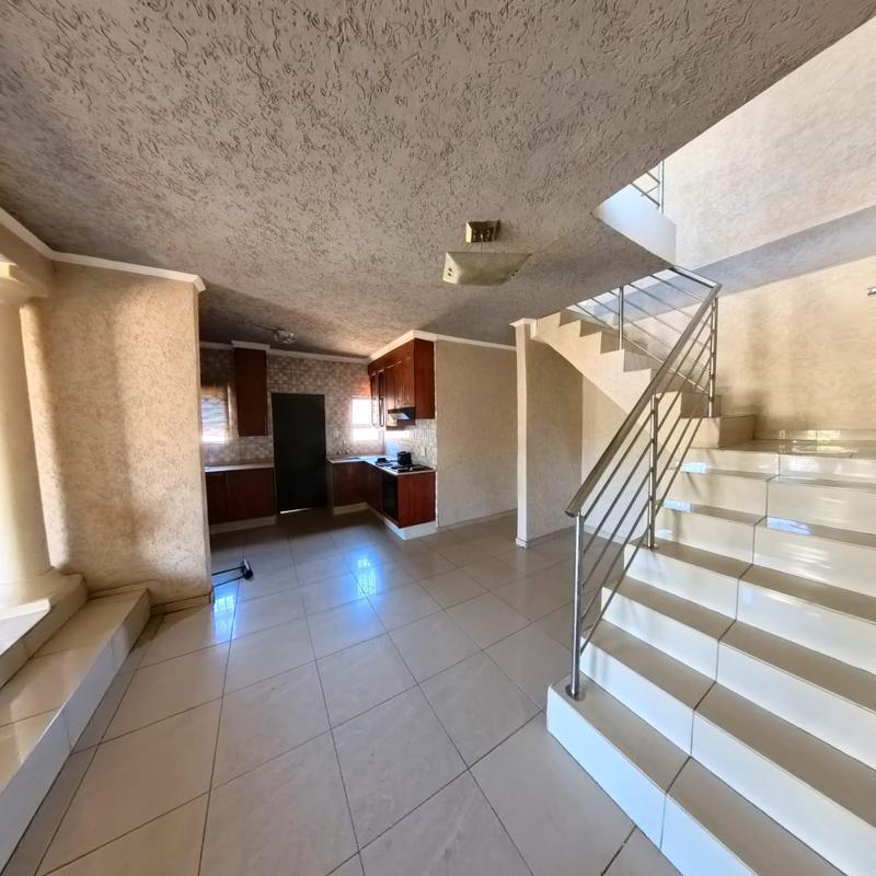 To Let 4 Bedroom Property for Rent in Clayville Gauteng