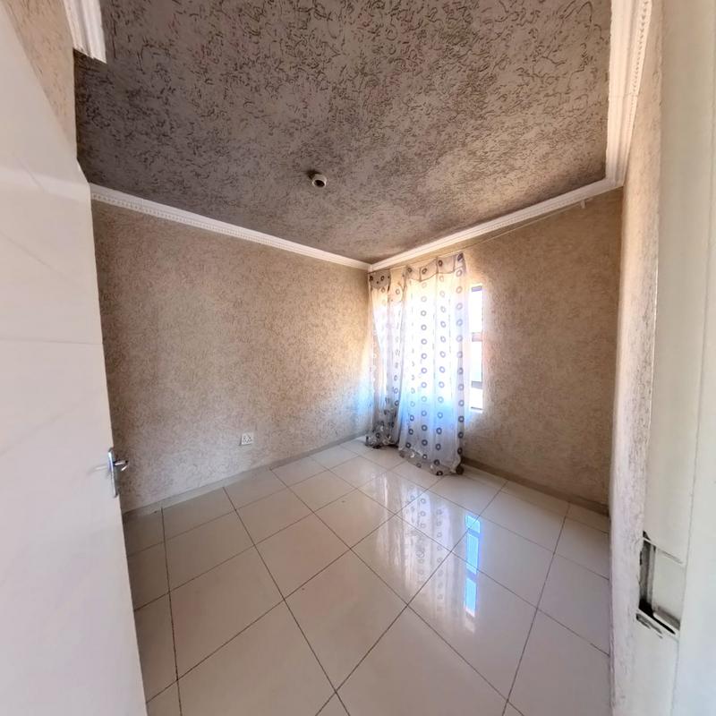 To Let 4 Bedroom Property for Rent in Clayville Gauteng