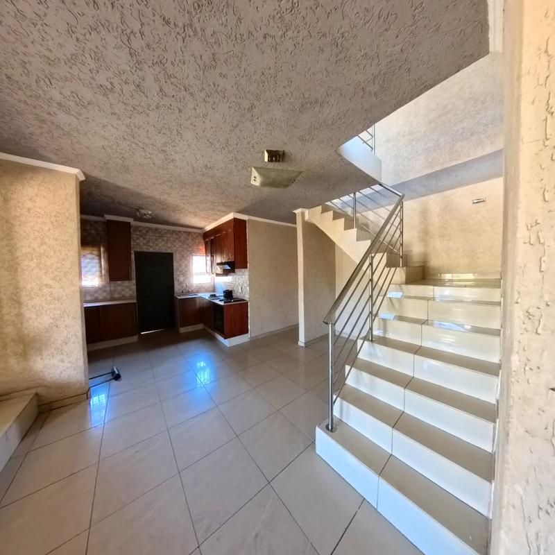 To Let 4 Bedroom Property for Rent in Clayville Gauteng