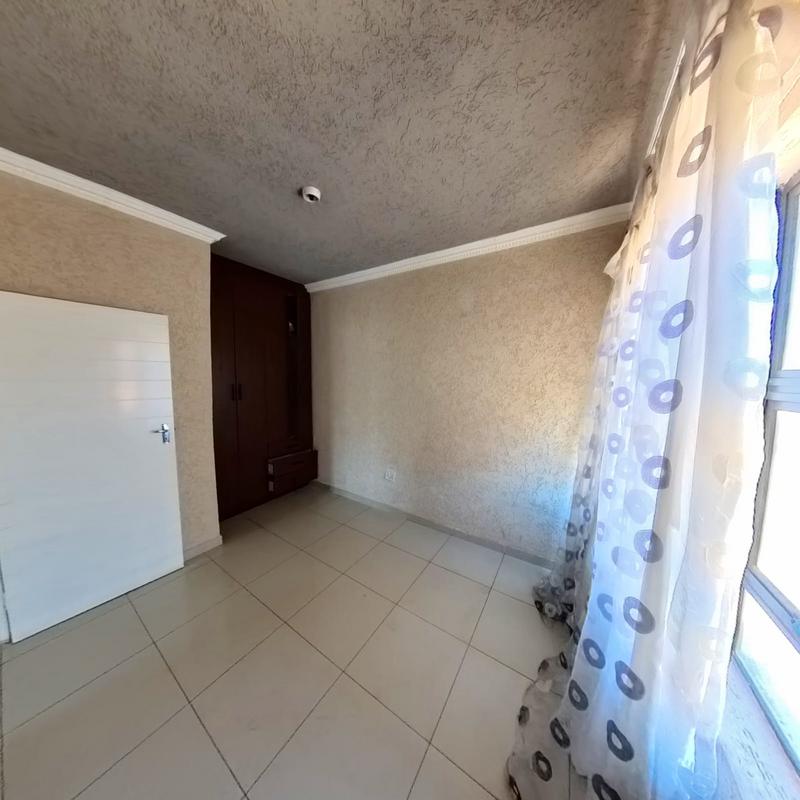 To Let 4 Bedroom Property for Rent in Clayville Gauteng