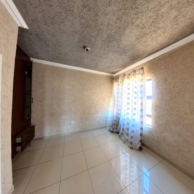 To Let 4 Bedroom Property for Rent in Clayville Gauteng