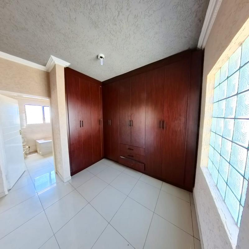 To Let 4 Bedroom Property for Rent in Clayville Gauteng