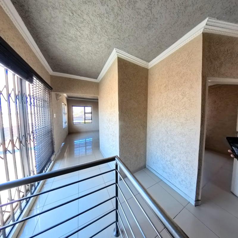 To Let 4 Bedroom Property for Rent in Clayville Gauteng