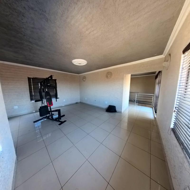To Let 4 Bedroom Property for Rent in Clayville Gauteng