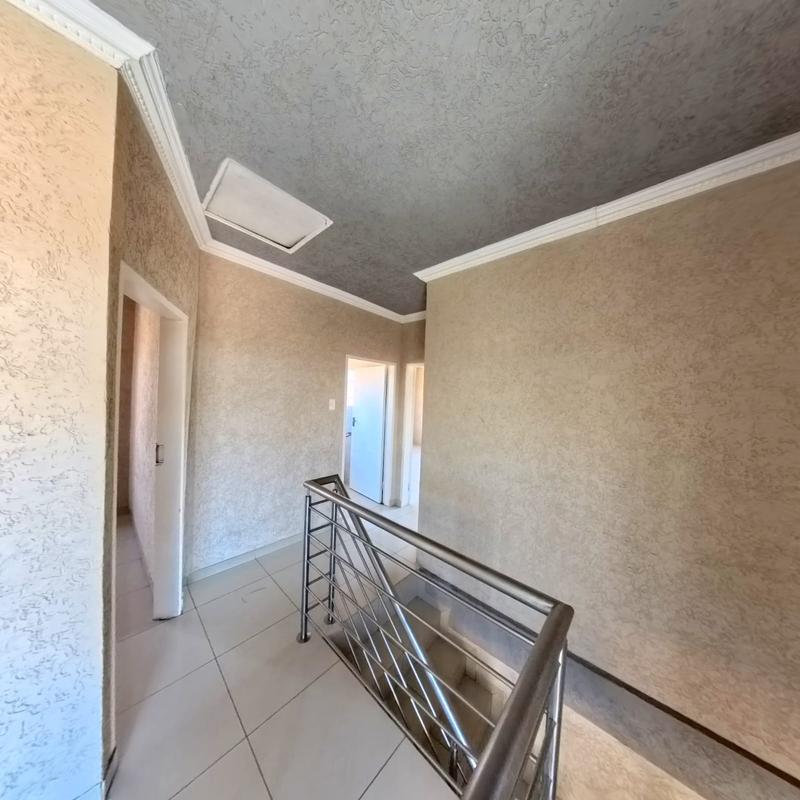 To Let 4 Bedroom Property for Rent in Clayville Gauteng