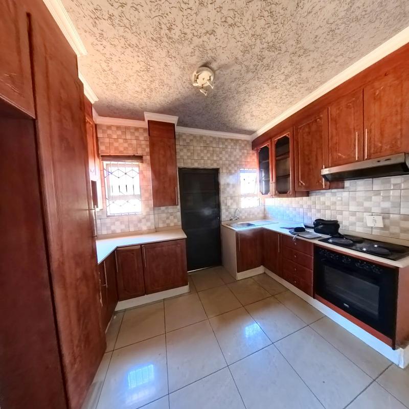 To Let 4 Bedroom Property for Rent in Clayville Gauteng