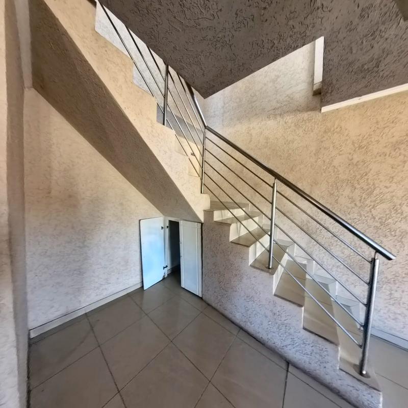 To Let 4 Bedroom Property for Rent in Clayville Gauteng