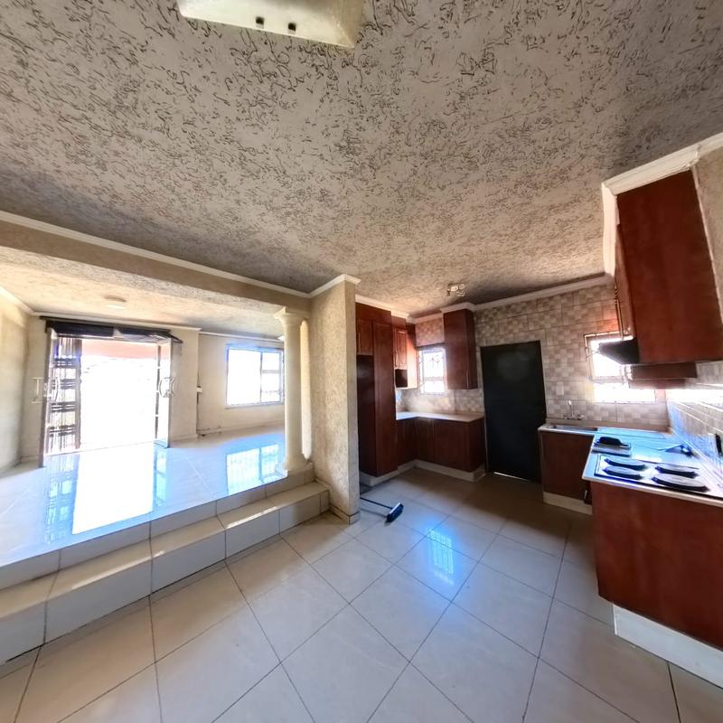 To Let 4 Bedroom Property for Rent in Clayville Gauteng