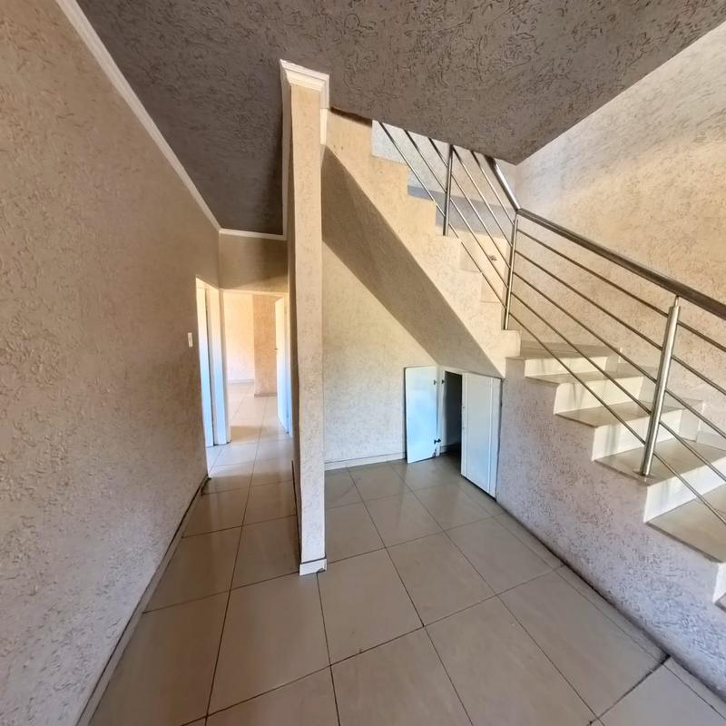 To Let 4 Bedroom Property for Rent in Clayville Gauteng