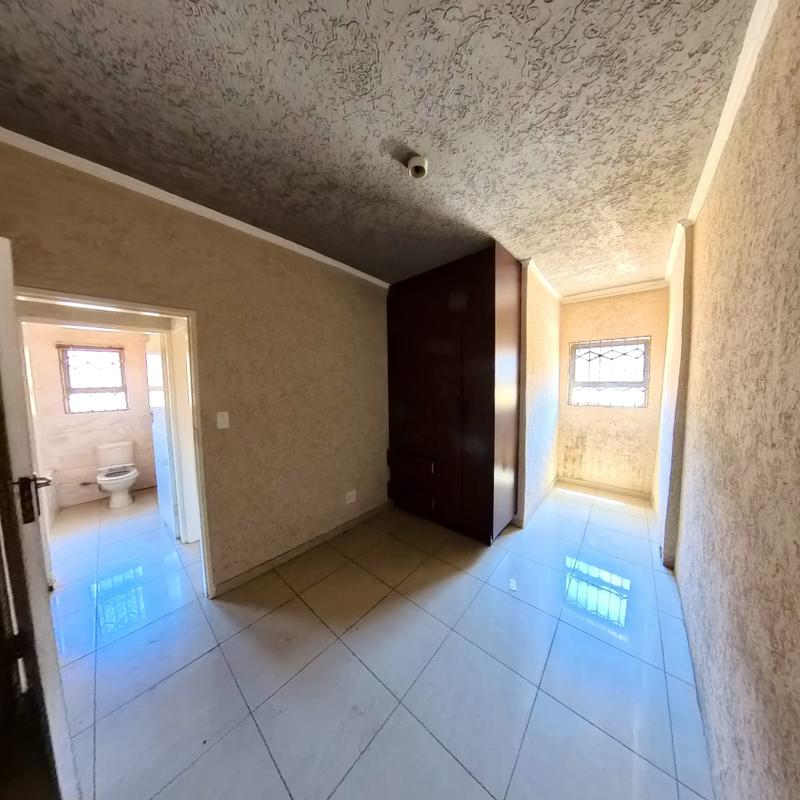 To Let 4 Bedroom Property for Rent in Clayville Gauteng