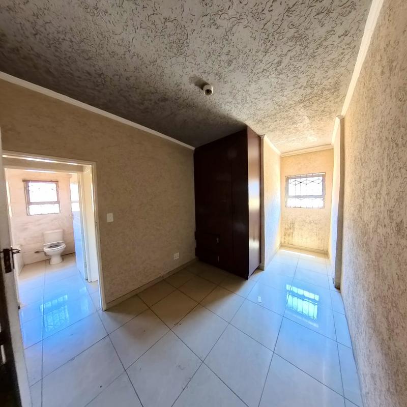 To Let 4 Bedroom Property for Rent in Clayville Gauteng