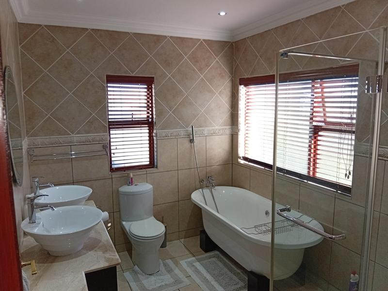 To Let 4 Bedroom Property for Rent in Sunward Park Gauteng