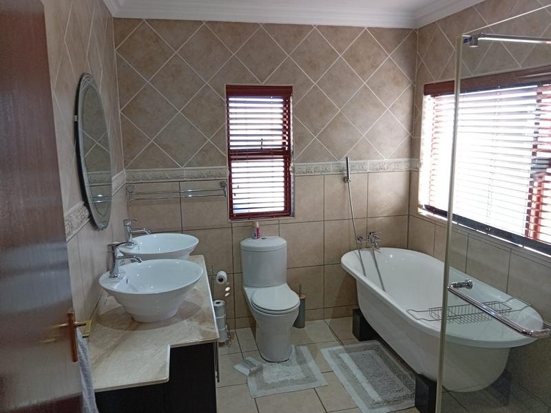 To Let 4 Bedroom Property for Rent in Sunward Park Gauteng
