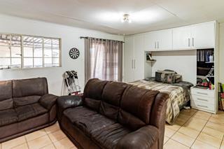 4 Bedroom Property for Sale in Verwoerdpark Gauteng
