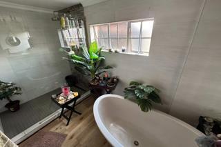 4 Bedroom Property for Sale in Verwoerdpark Gauteng