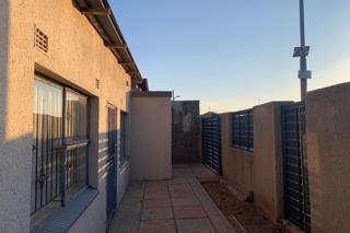 5 Bedroom Property for Sale in Molapo Gauteng