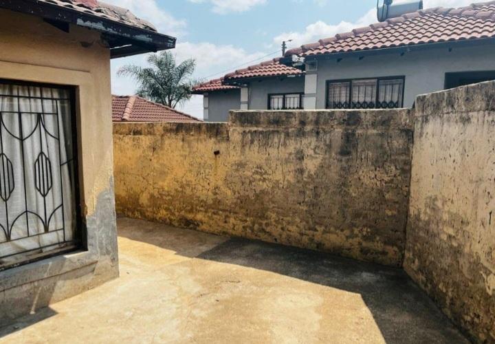 4 Bedroom Property for Sale in Clayville Industria Gauteng