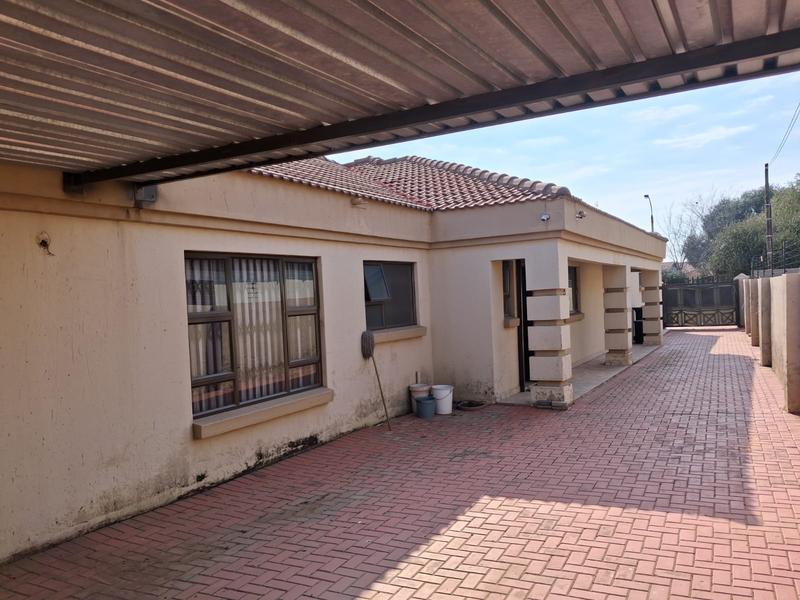 4 Bedroom Property for Sale in Dawn Park Gauteng