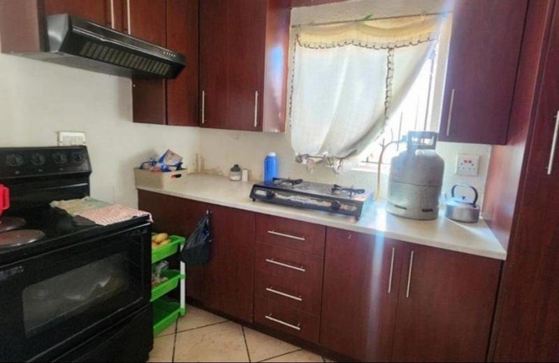 2 Bedroom Property for Sale in Clayville Gauteng